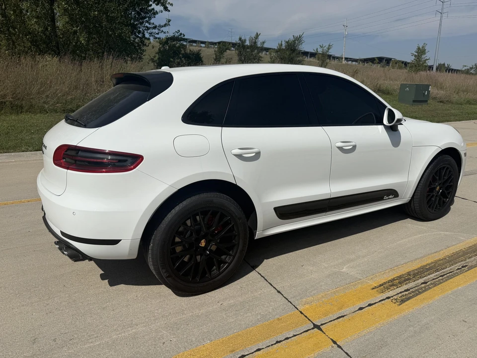 2016 Porsche Macan Turbo - Image 26 of 31
