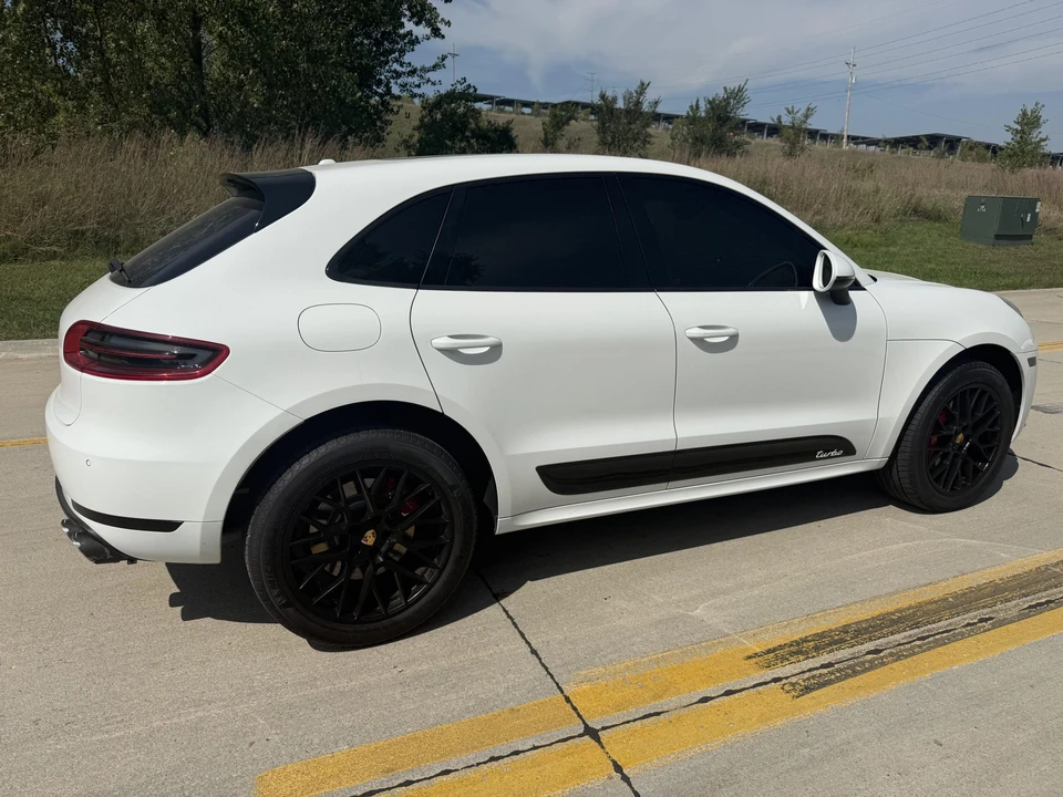 2016 Porsche Macan Turbo - Image 25 of 31