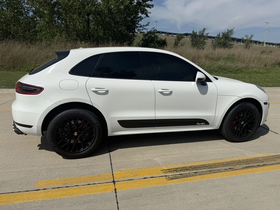 2016 Porsche Macan Turbo - Image 23 of 31