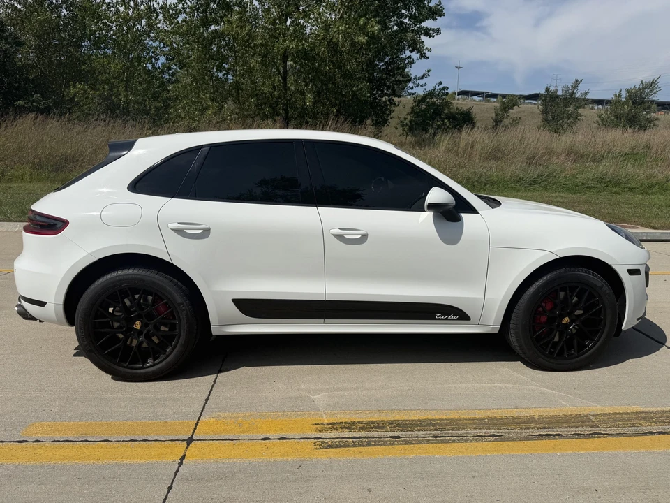 2016 Porsche Macan Turbo - Image 22 of 31