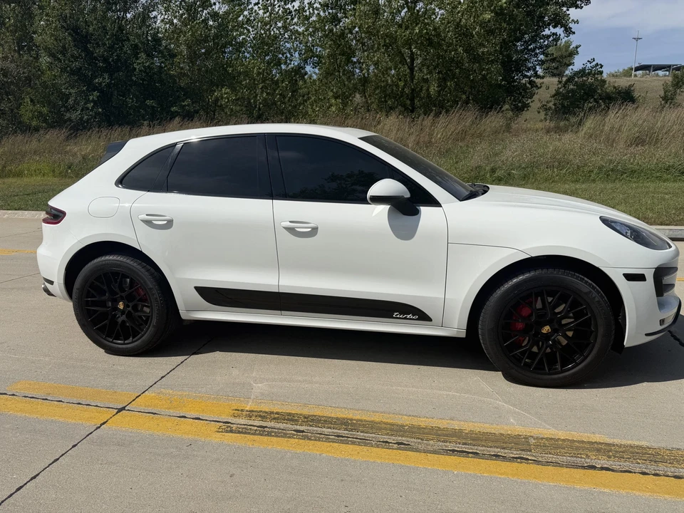 2016 Porsche Macan Turbo - Image 20 of 31