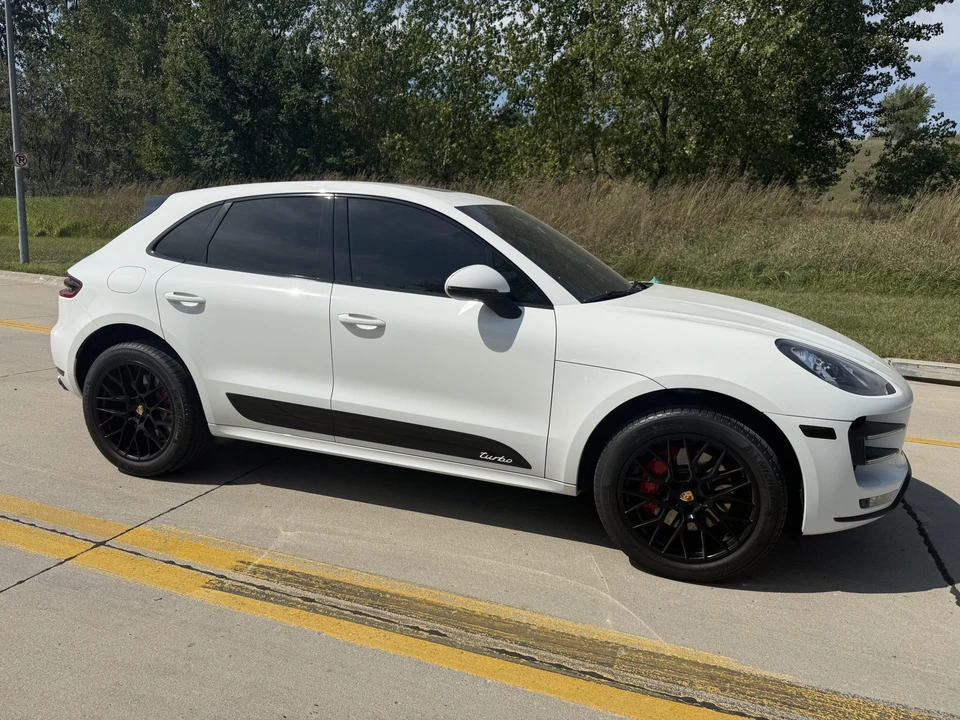 2016 Porsche Macan Turbo - Image 19 of 31
