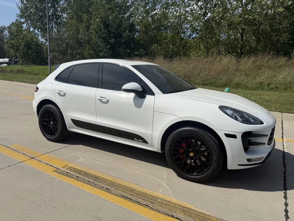 2016 Porsche Macan Turbo - Image 18 of 31