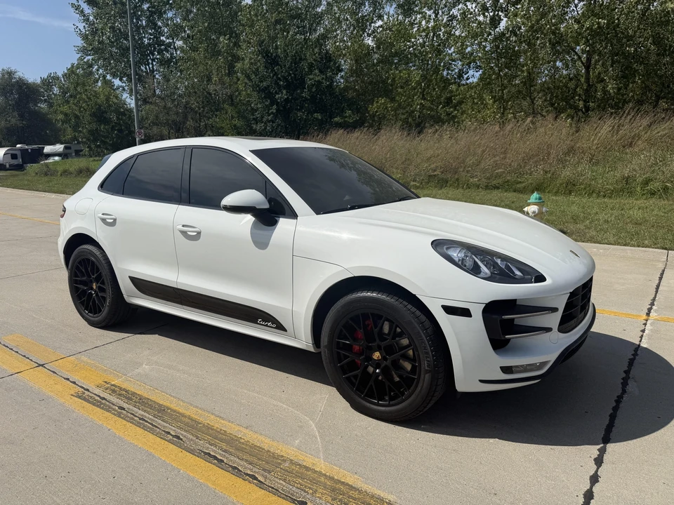 2016 Porsche Macan Turbo - Image 17 of 31