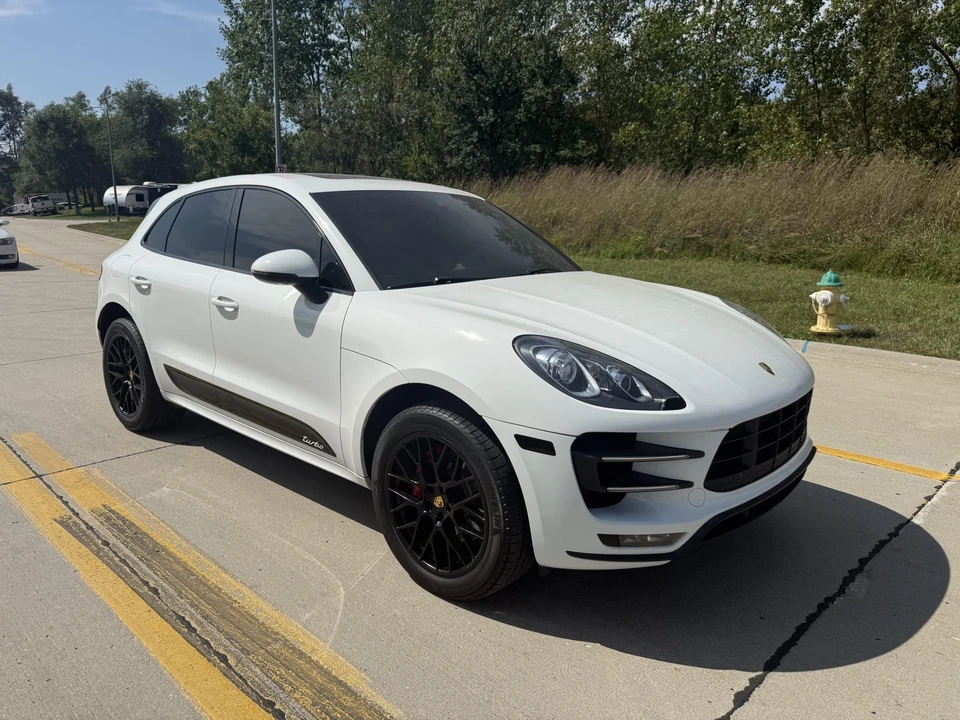 2016 Porsche Macan Turbo - Image 16 of 31