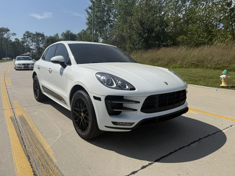 2016 Porsche Macan Turbo - Image 13 of 31