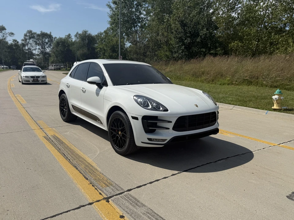 2016 Porsche Macan Turbo - Image 12 of 31