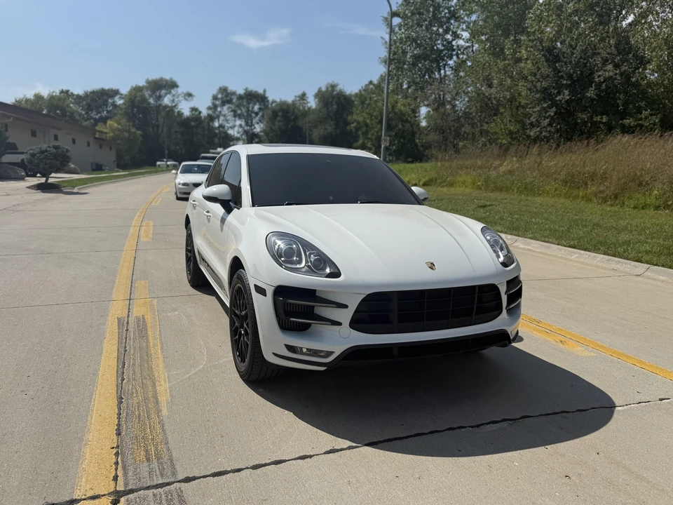 2016 Porsche Macan Turbo - Image 10 of 31
