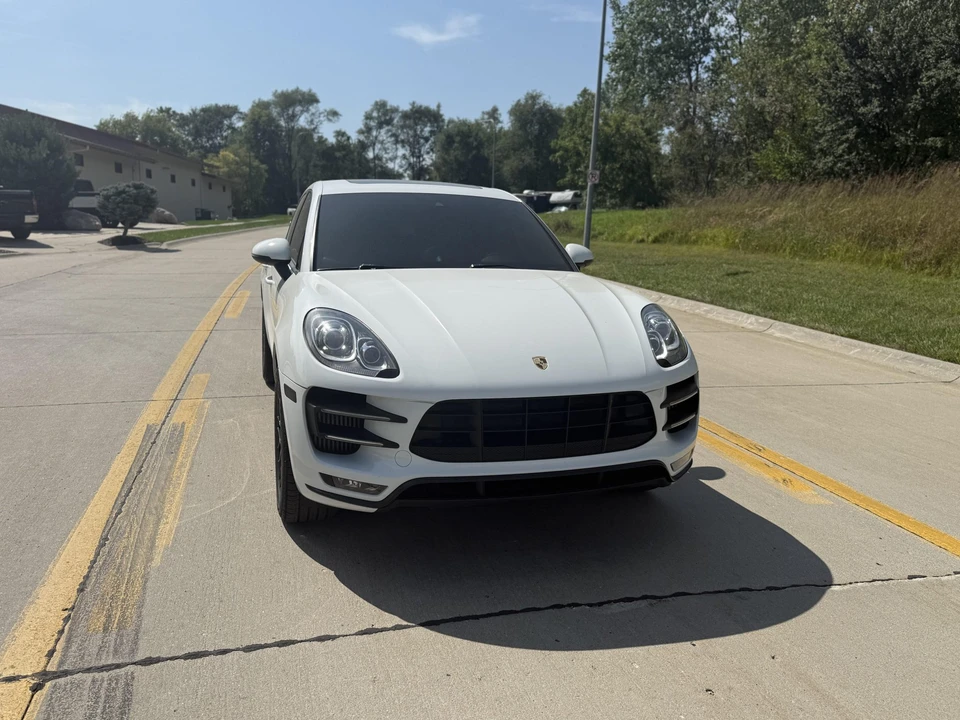 2016 Porsche Macan Turbo - Image 9 of 31