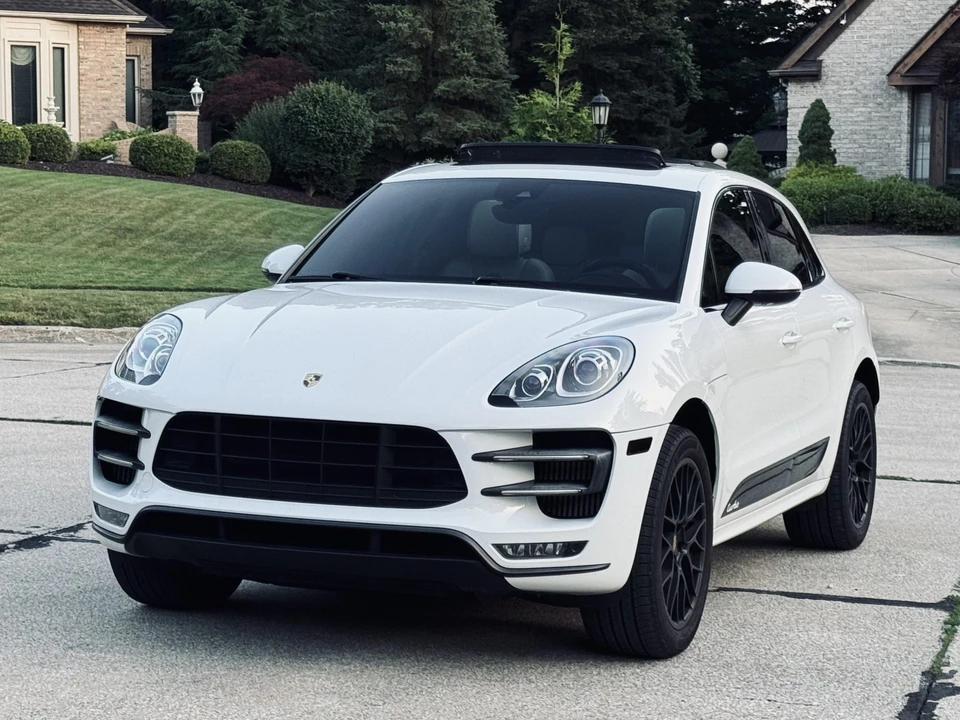 2016 Porsche Macan Turbo - Image 30 of 31