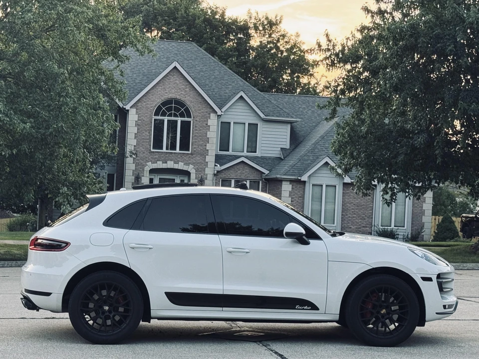 2016 Porsche Macan Turbo - Image 24 of 31