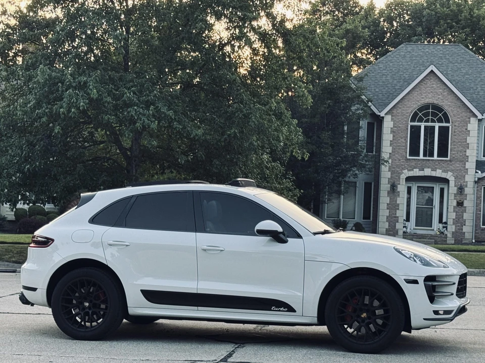 2016 Porsche Macan Turbo - Image 25 of 31