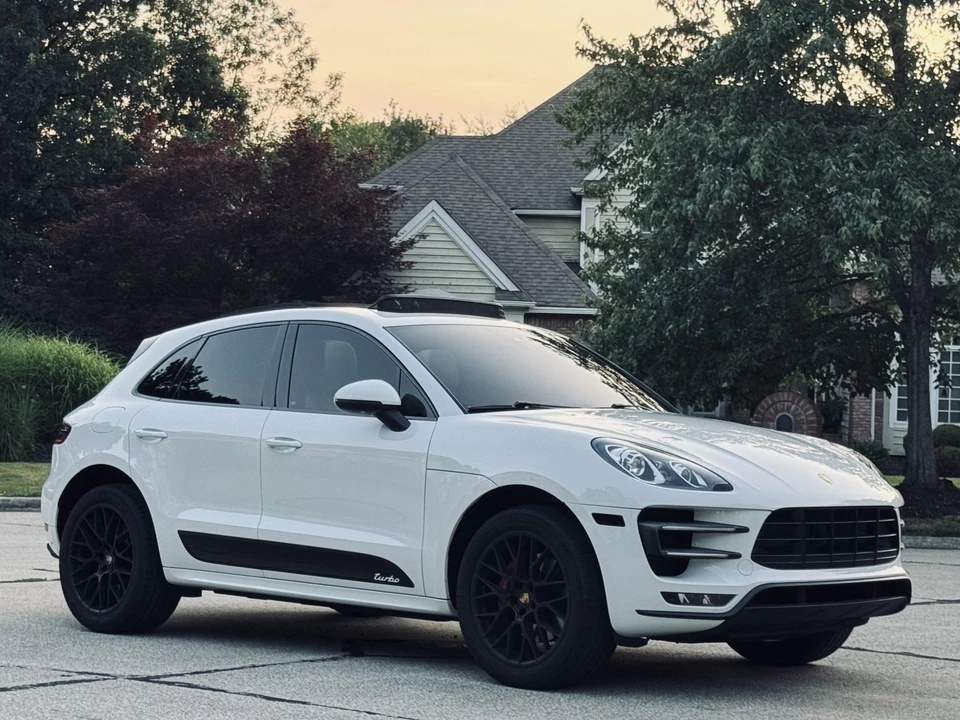 2016 Porsche Macan Turbo - Image 29 of 31