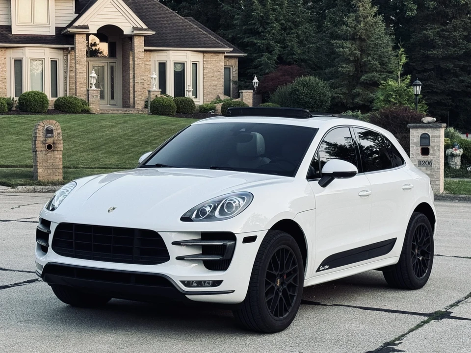 2016 Porsche Macan Turbo - Image 4 of 31