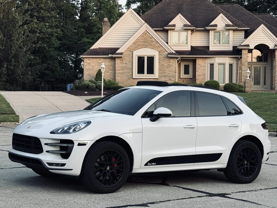 2016 Porsche Macan Turbo - Image 8 of 31