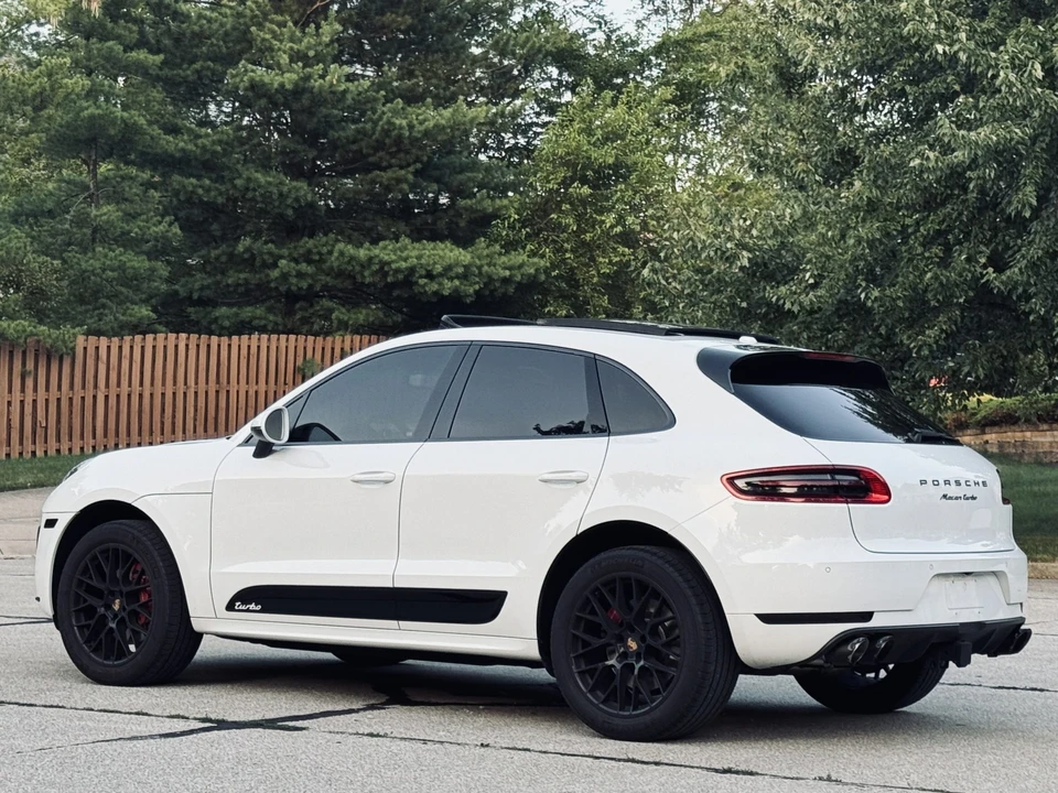 2016 Porsche Macan Turbo - Image 14 of 31
