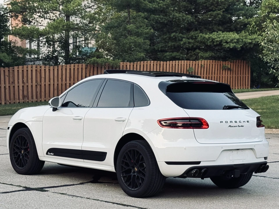 2016 Porsche Macan Turbo - Image 13 of 31