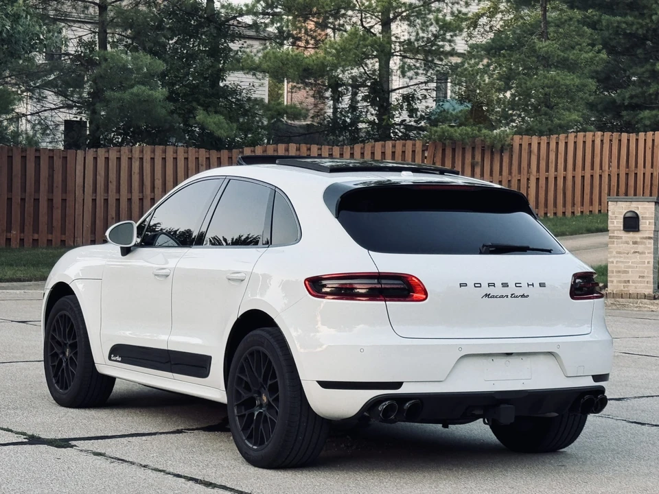 2016 Porsche Macan Turbo - Image 12 of 31