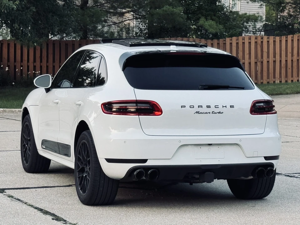 2016 Porsche Macan Turbo - Image 17 of 31
