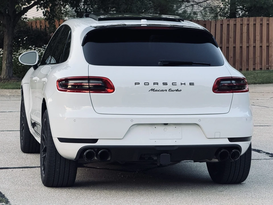 2016 Porsche Macan Turbo - Image 16 of 31