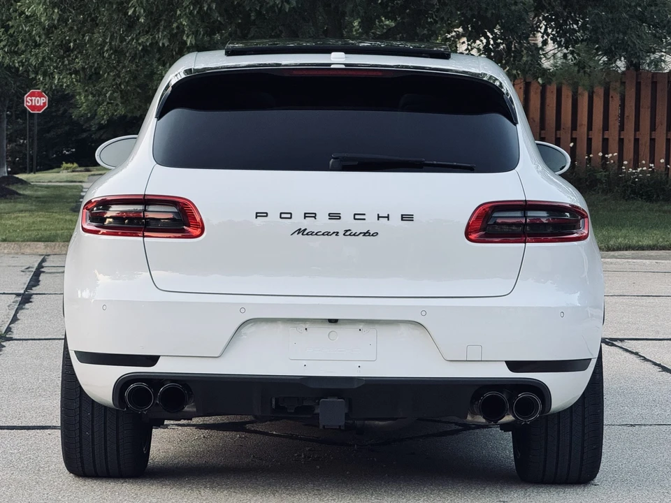 2016 Porsche Macan Turbo - Image 15 of 31