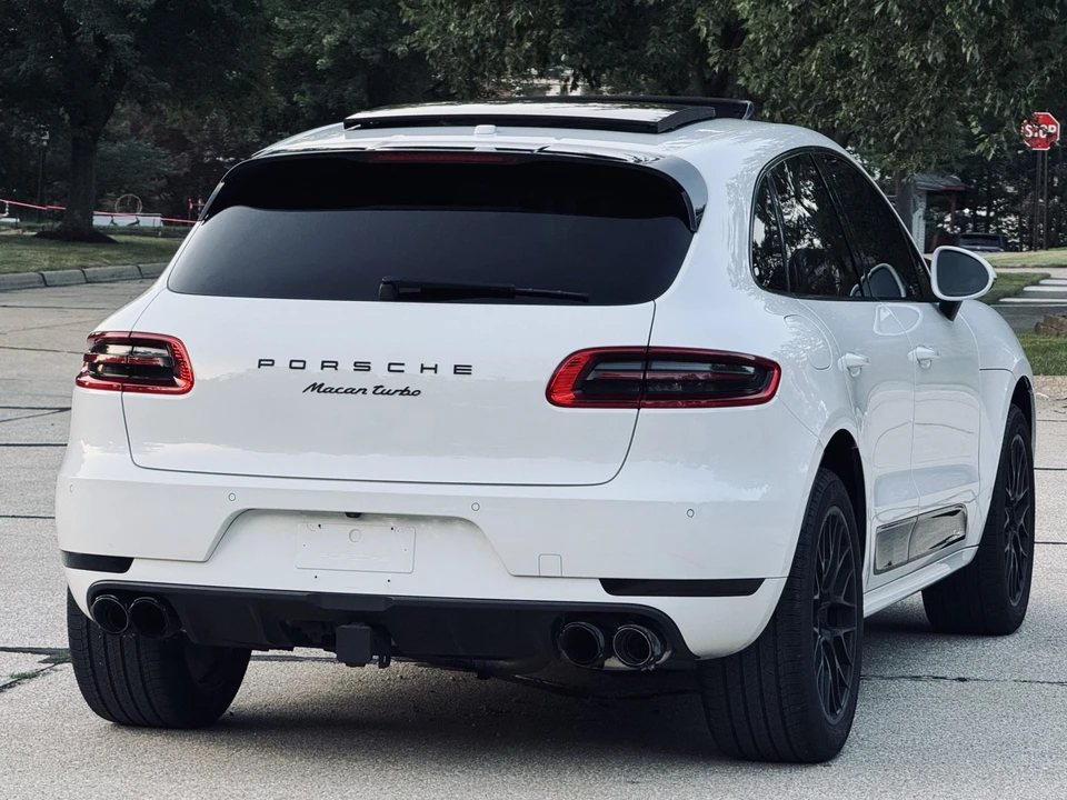 2016 Porsche Macan Turbo - Image 20 of 31