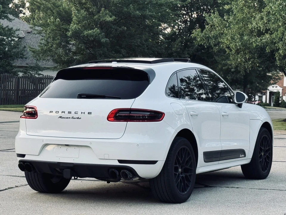 2016 Porsche Macan Turbo - Image 19 of 31