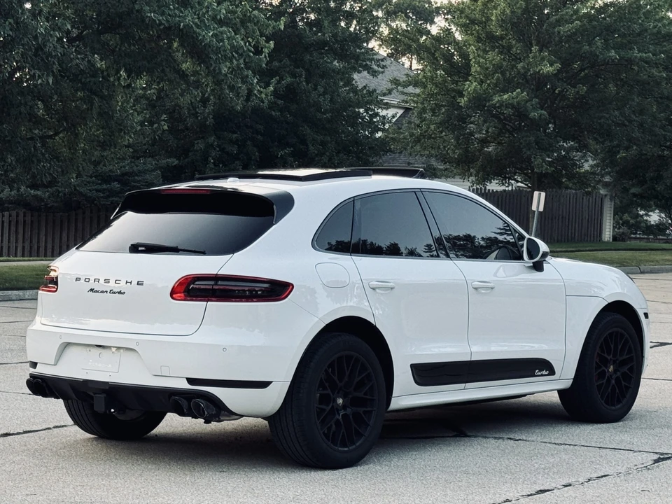 2016 Porsche Macan Turbo - Image 18 of 31
