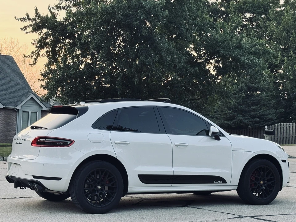 2016 Porsche Macan Turbo - Image 22 of 31