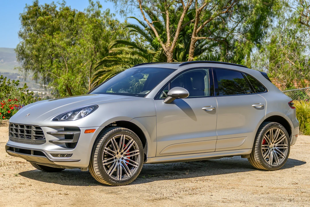 2016 Porsche Macan Turbo - Image 2 of 31