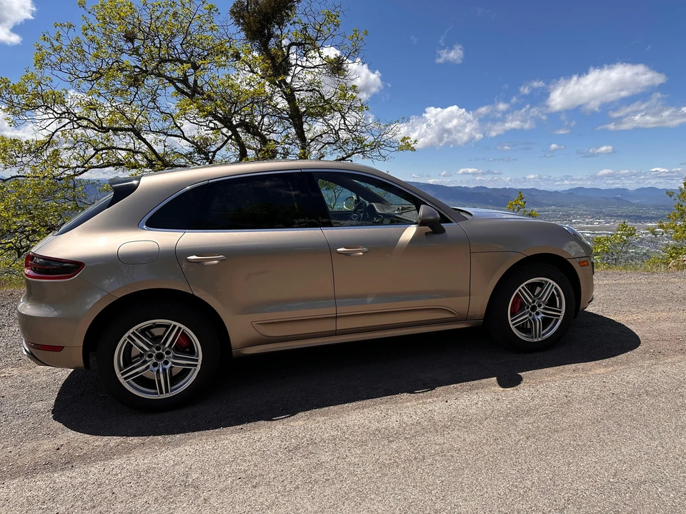 2016 Porsche Macan Turbo - Image 24 of 31