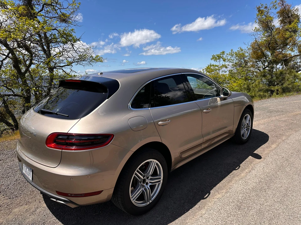 2016 Porsche Macan Turbo - Image 22 of 31