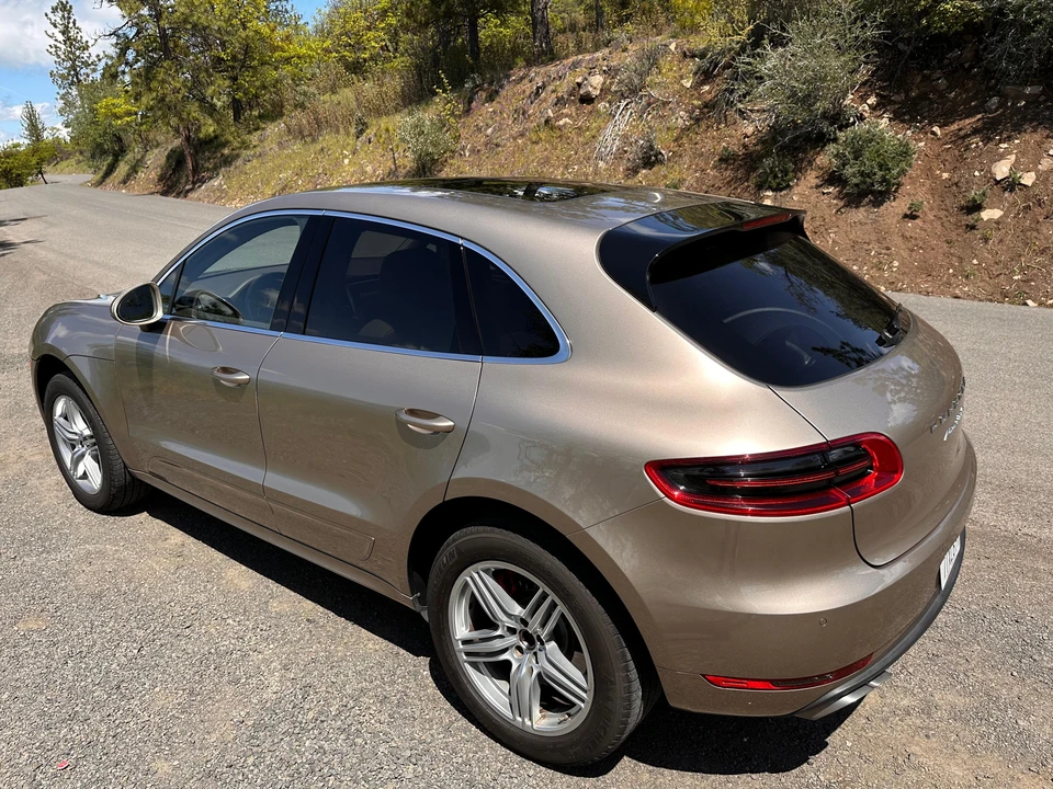 2016 Porsche Macan Turbo - Image 16 of 31