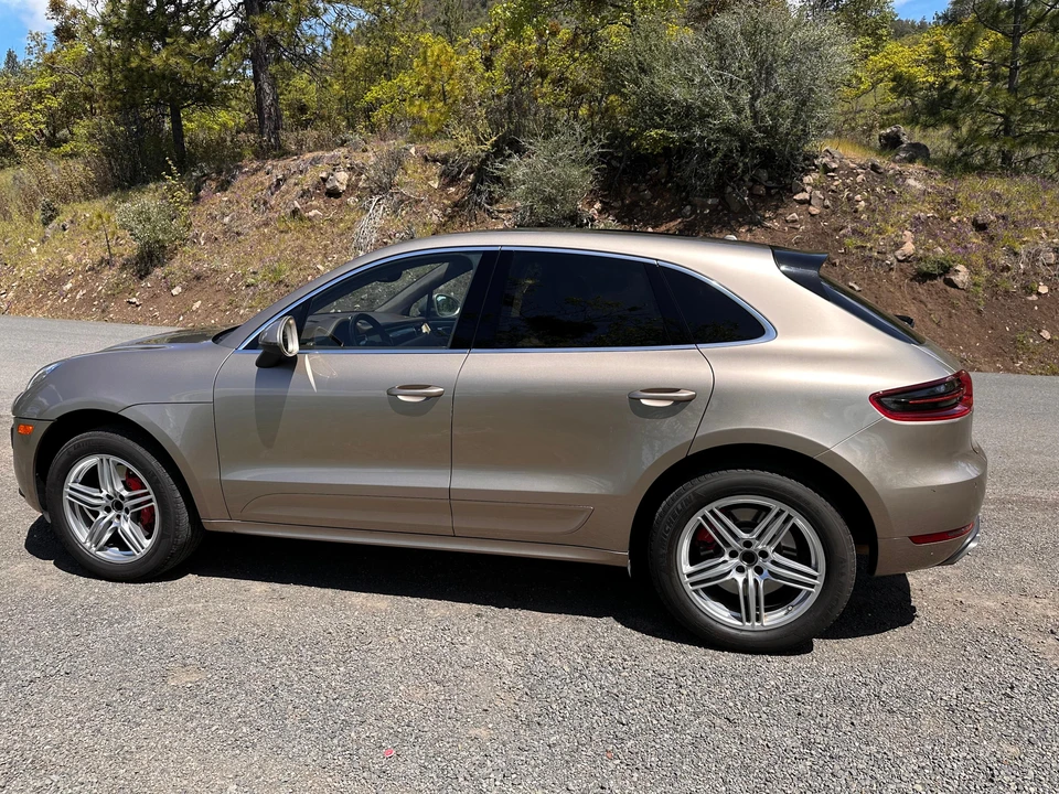 2016 Porsche Macan Turbo - Image 12 of 31