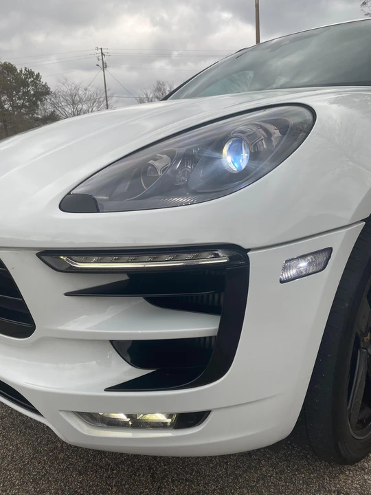 2016 Porsche Macan Turbo - Image 24 of 31
