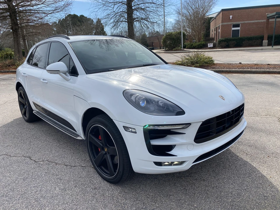 2016 Porsche Macan Turbo - Image 18 of 31
