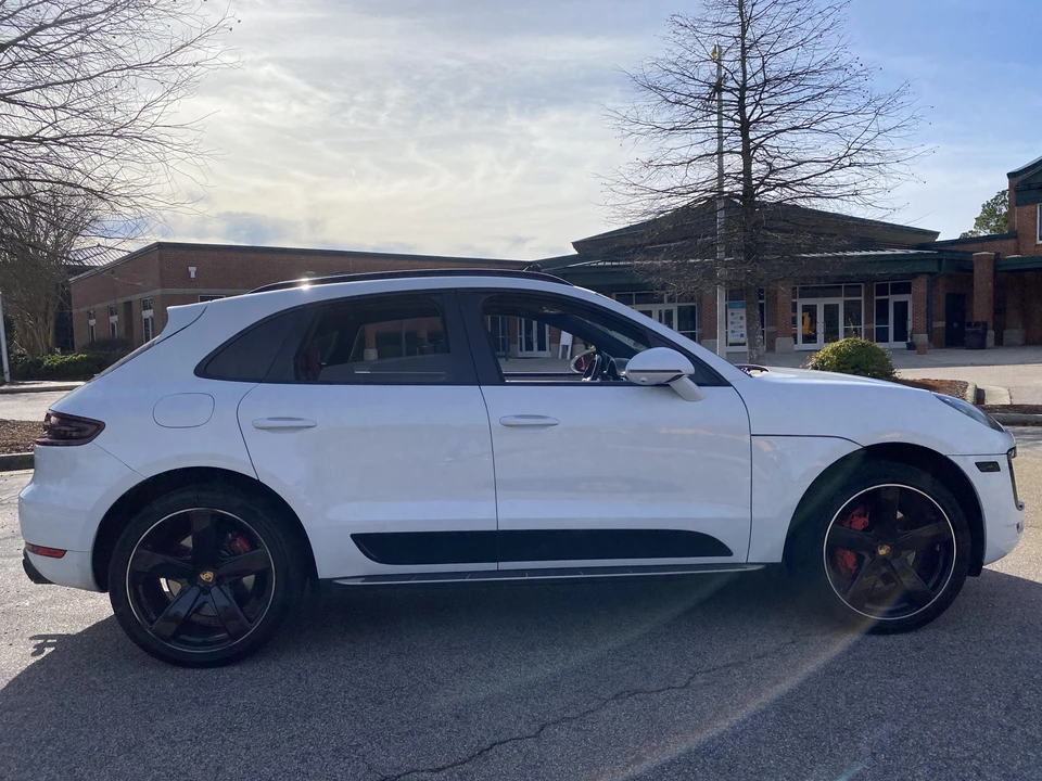 2016 Porsche Macan Turbo - Image 16 of 31