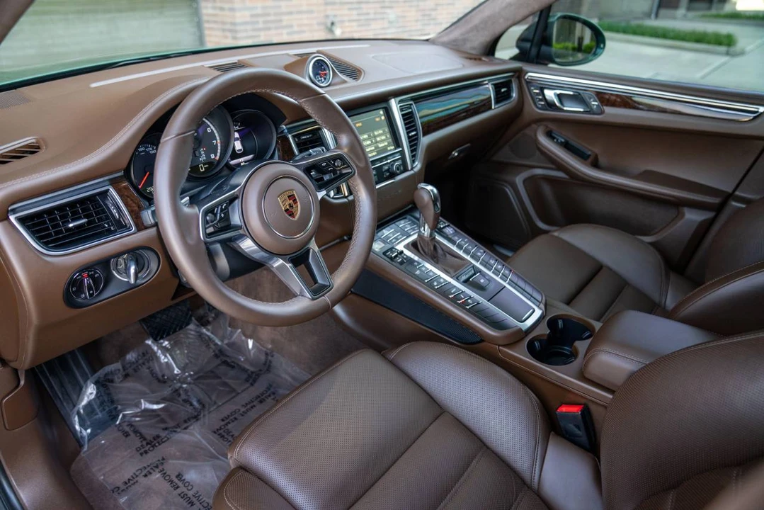 2016 Porsche Macan Turbo - Image 4 of 5