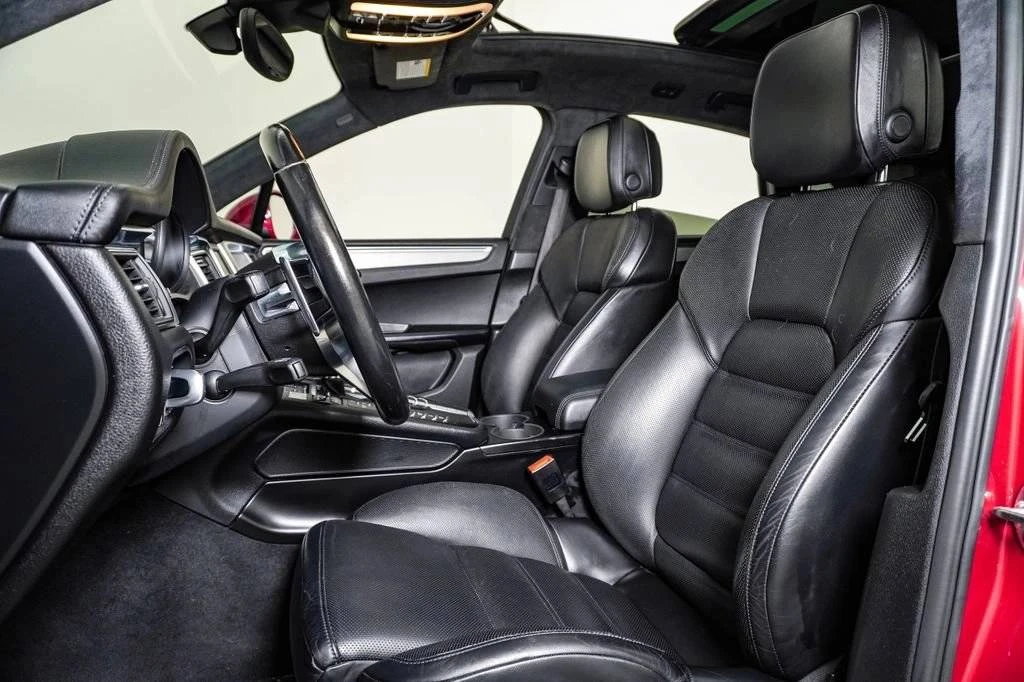2016 Porsche Macan Turbo - Image 5 of 5