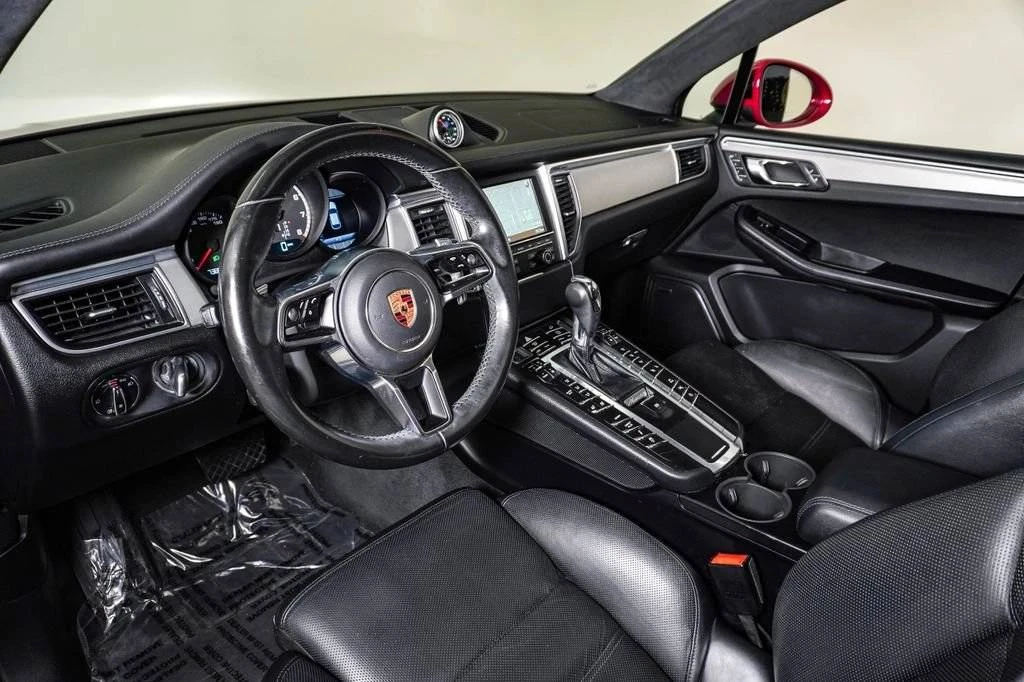 2016 Porsche Macan Turbo - Image 4 of 5