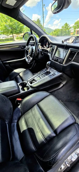 2016 Porsche Macan Turbo - Image 17 of 21