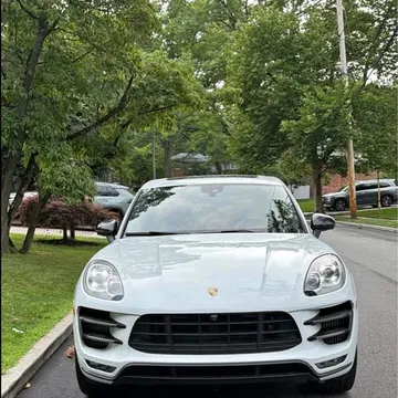 2016 Porsche Macan Turbo w/Performance Pkg