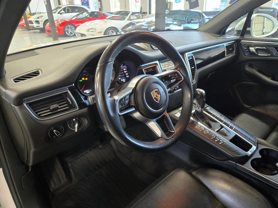2016 Porsche Macan - Image 7 of 17