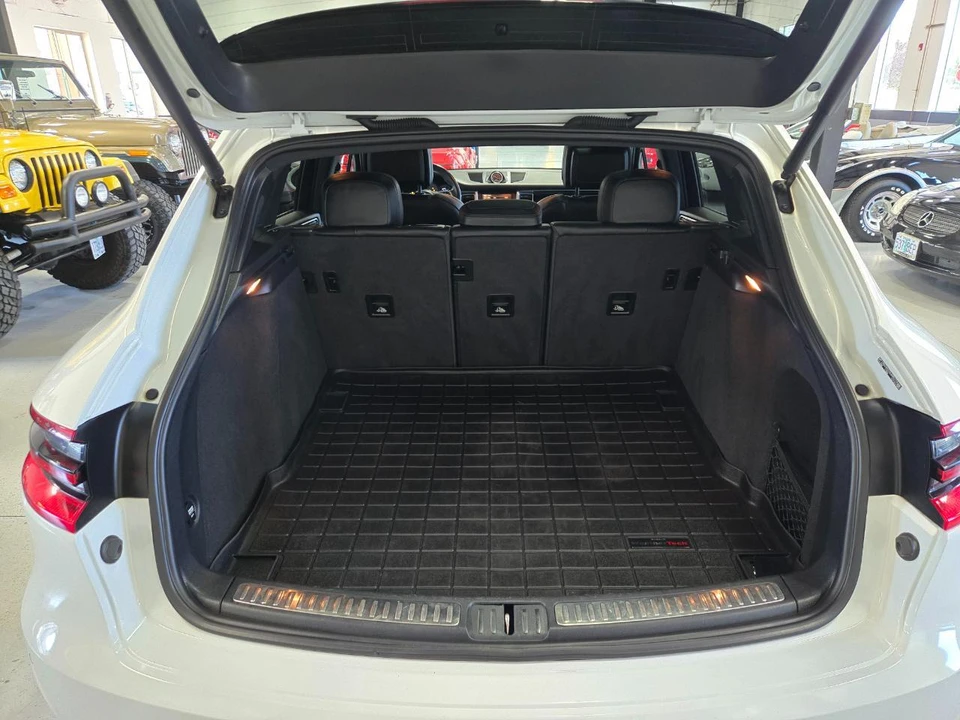 2016 Porsche Macan - Image 15 of 17