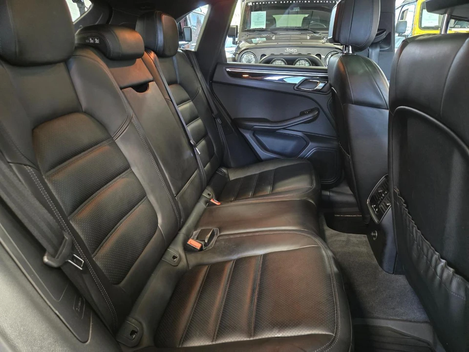 2016 Porsche Macan - Image 10 of 17