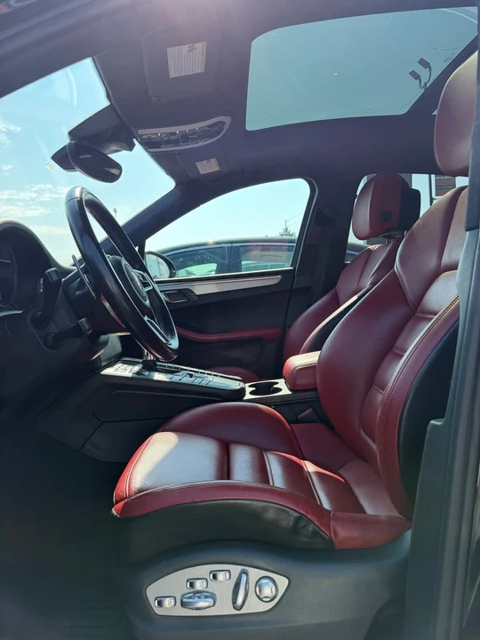 2016 Porsche Macan - Image 2 of 14