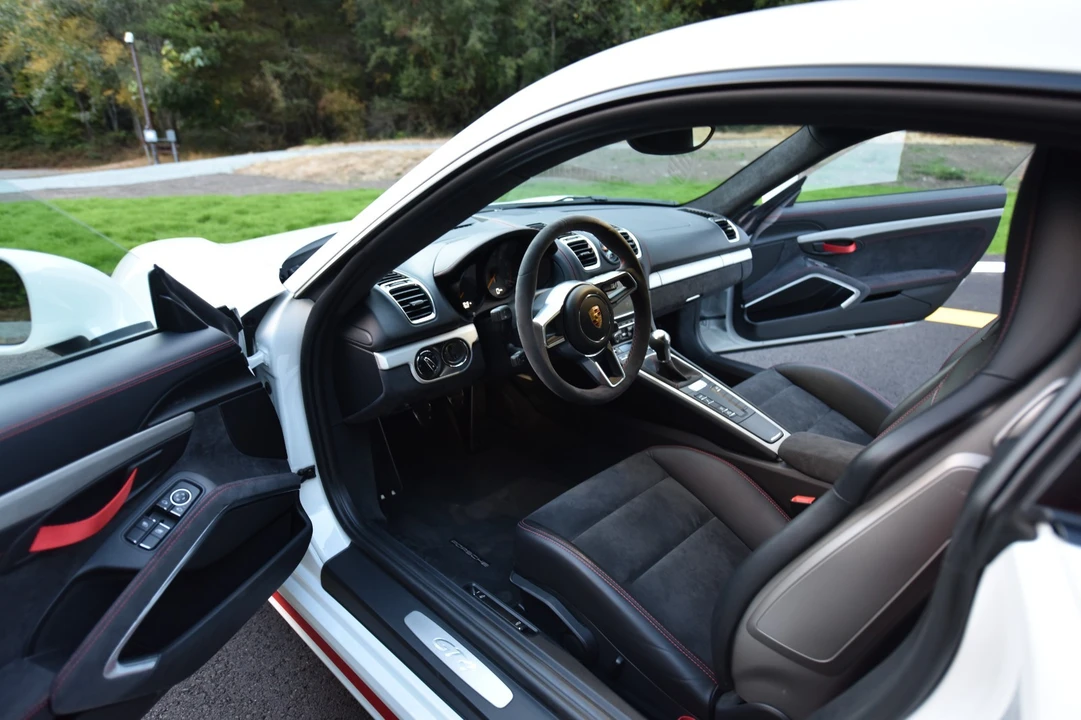 2016 Porsche 981 Cayman GT4 - Image 13 of 18