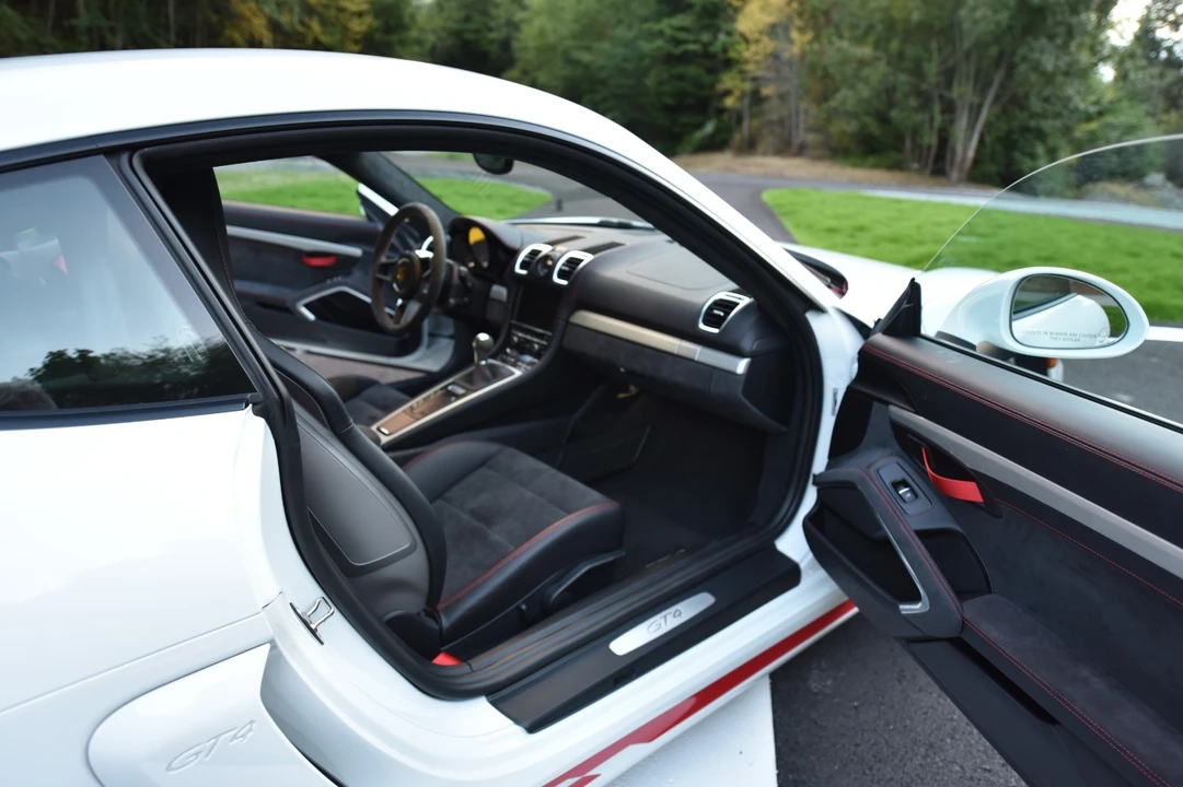 2016 Porsche 981 Cayman GT4 - Image 15 of 18