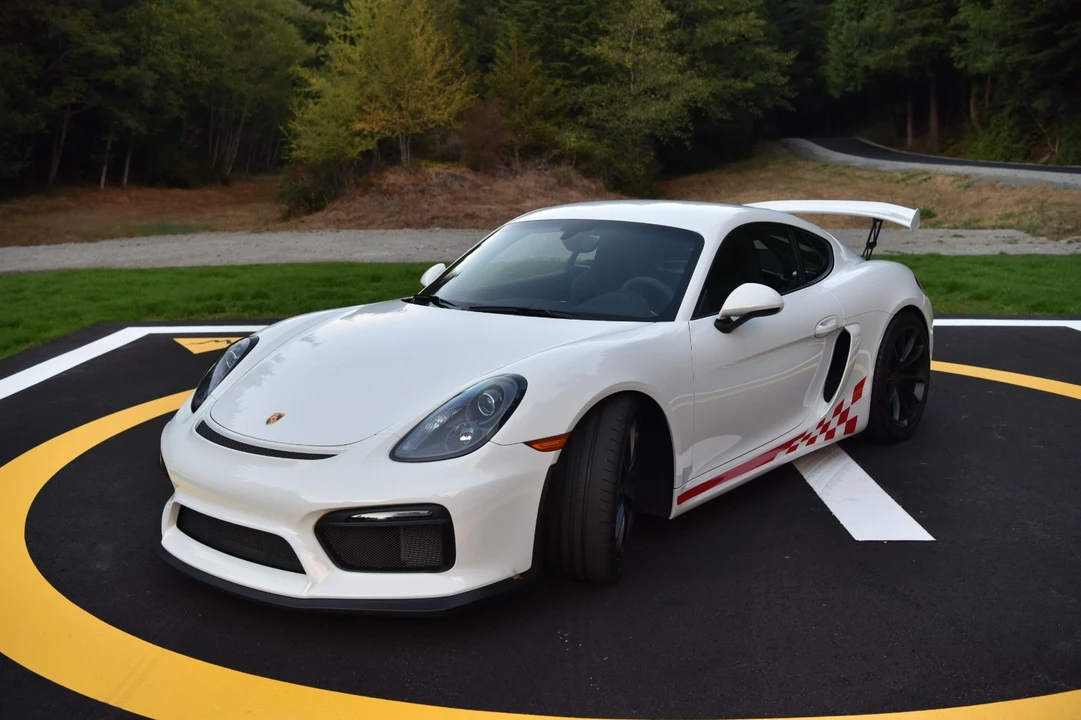 2016 Porsche 981 Cayman GT4 - Image 2 of 18