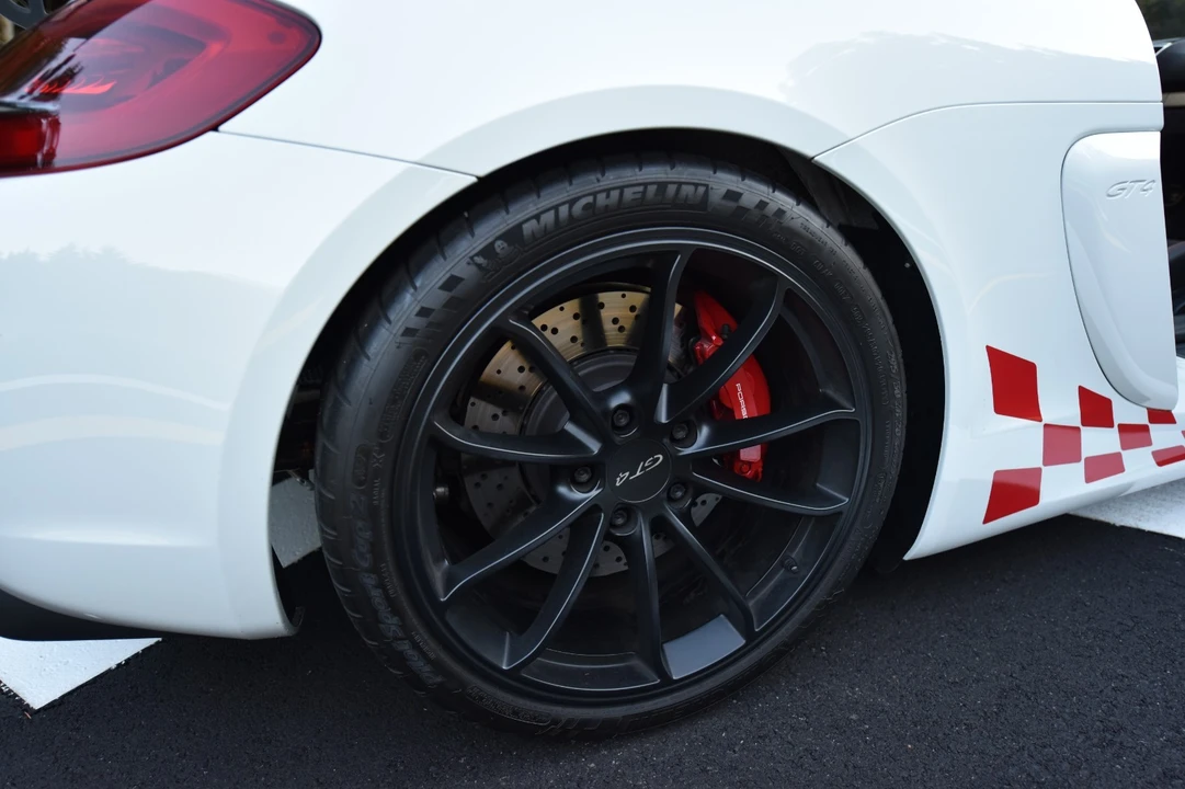 2016 Porsche 981 Cayman GT4 - Image 17 of 18